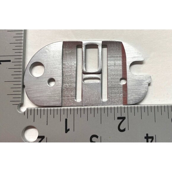 Singer Needle Throat Place Sewing Machine Replacement Part Model 7033 - Picture 3 of 6